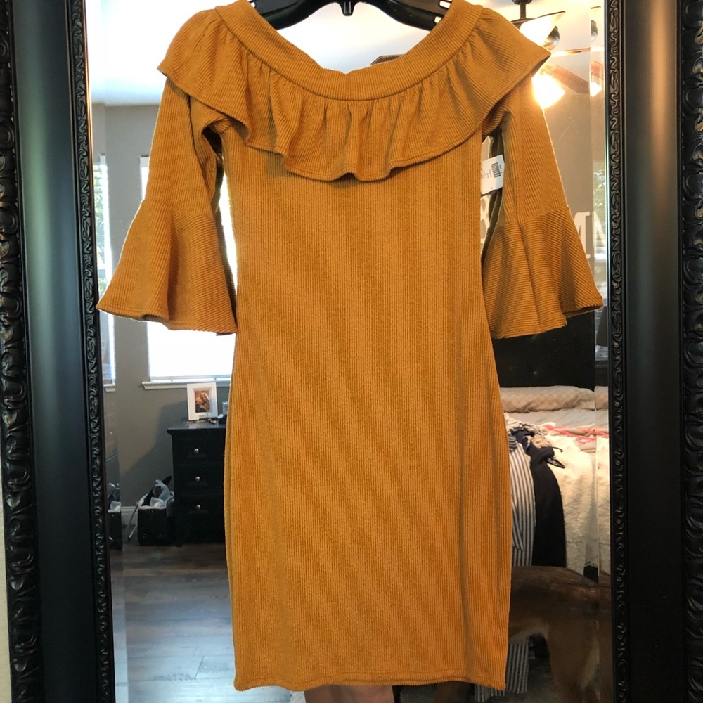 Bell sleeve dress